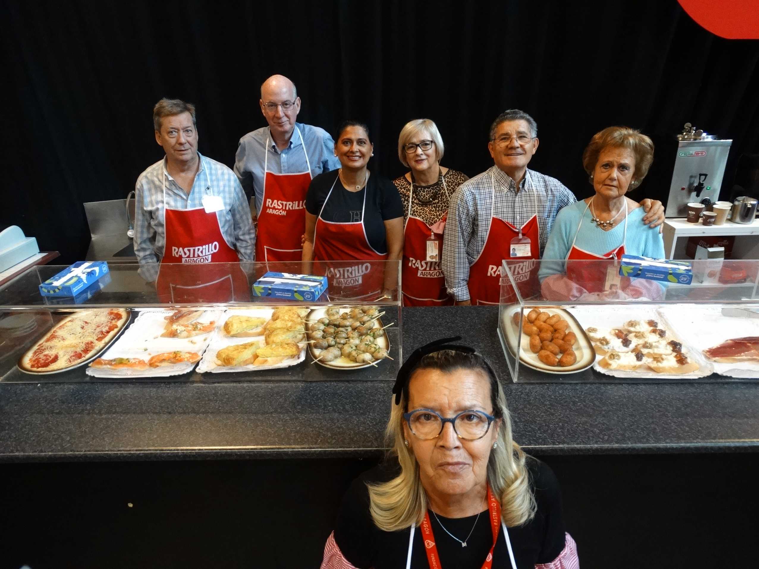 Voluntarios en el Rastrillo Aragó